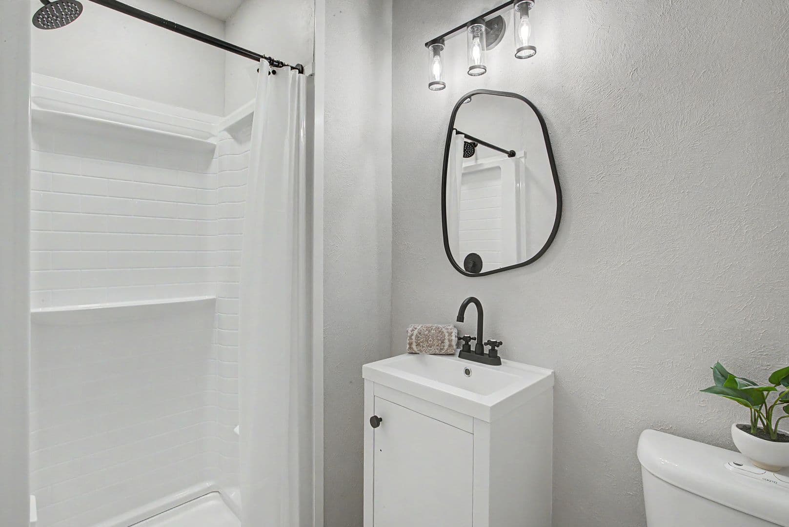 Fort Worth House: 7232 Monterrey Dr