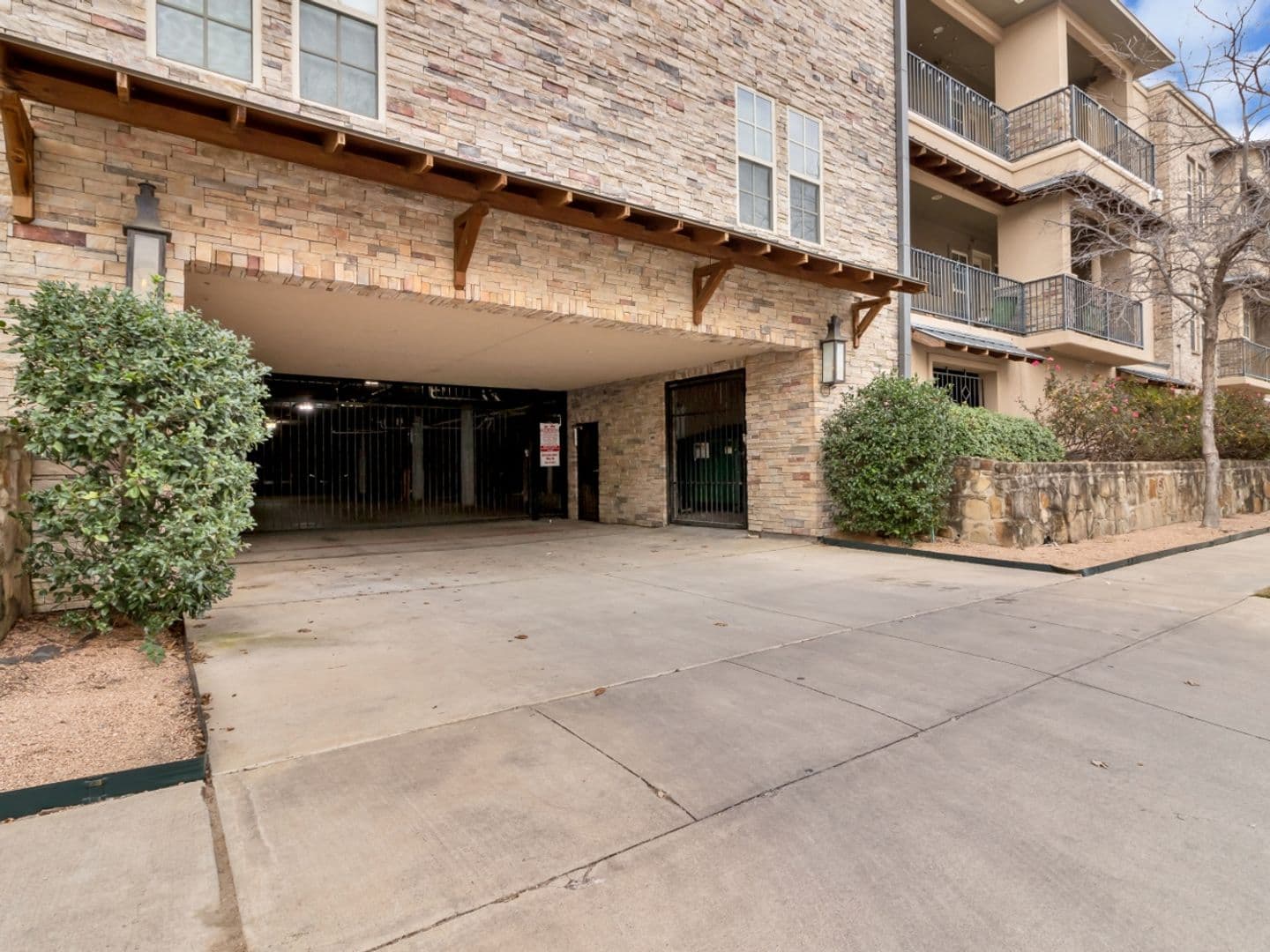 Fort Worth House: 2800 Sandage Ave. #206