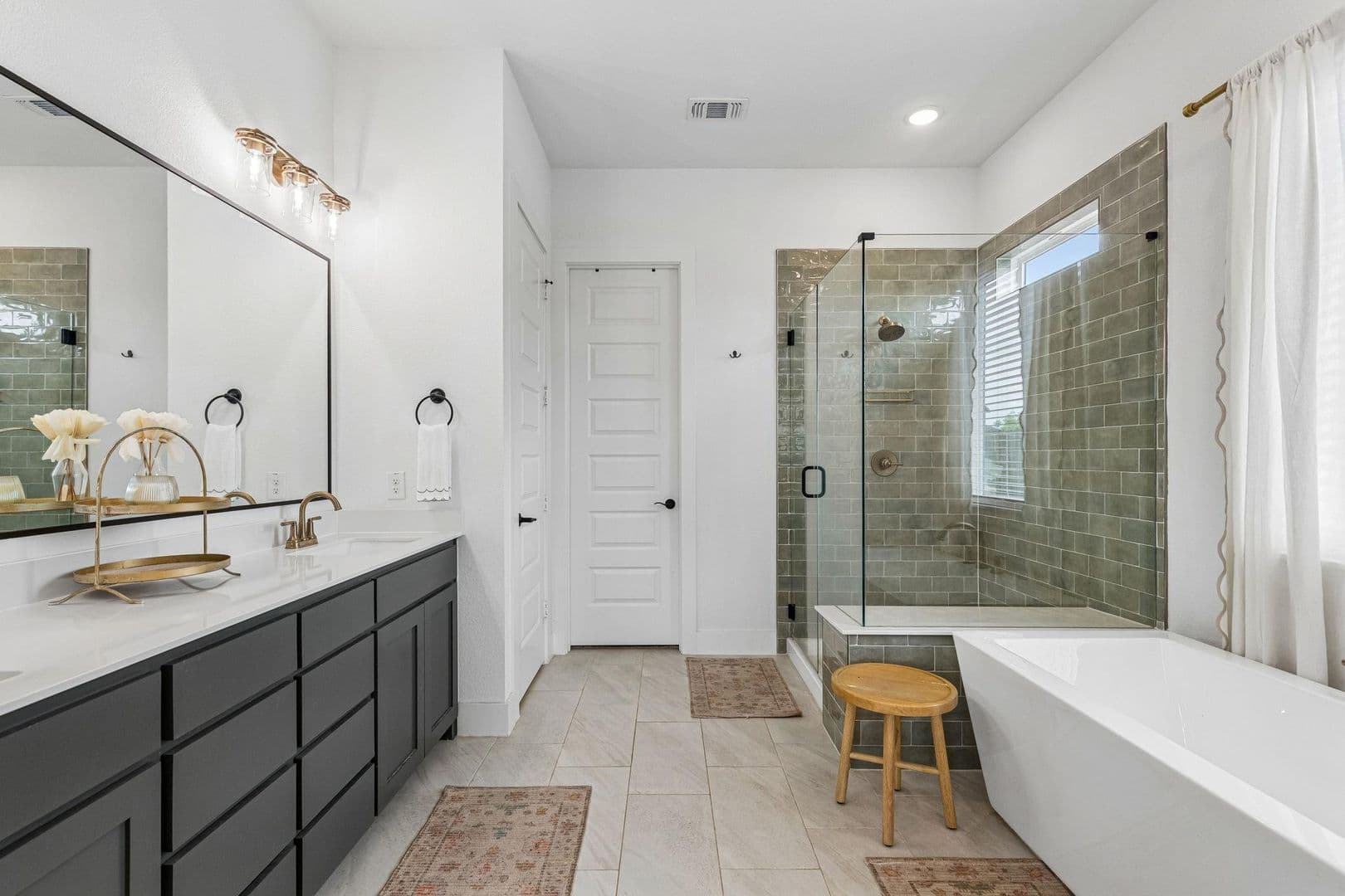Aledo House: 217 Observation Dr. N
