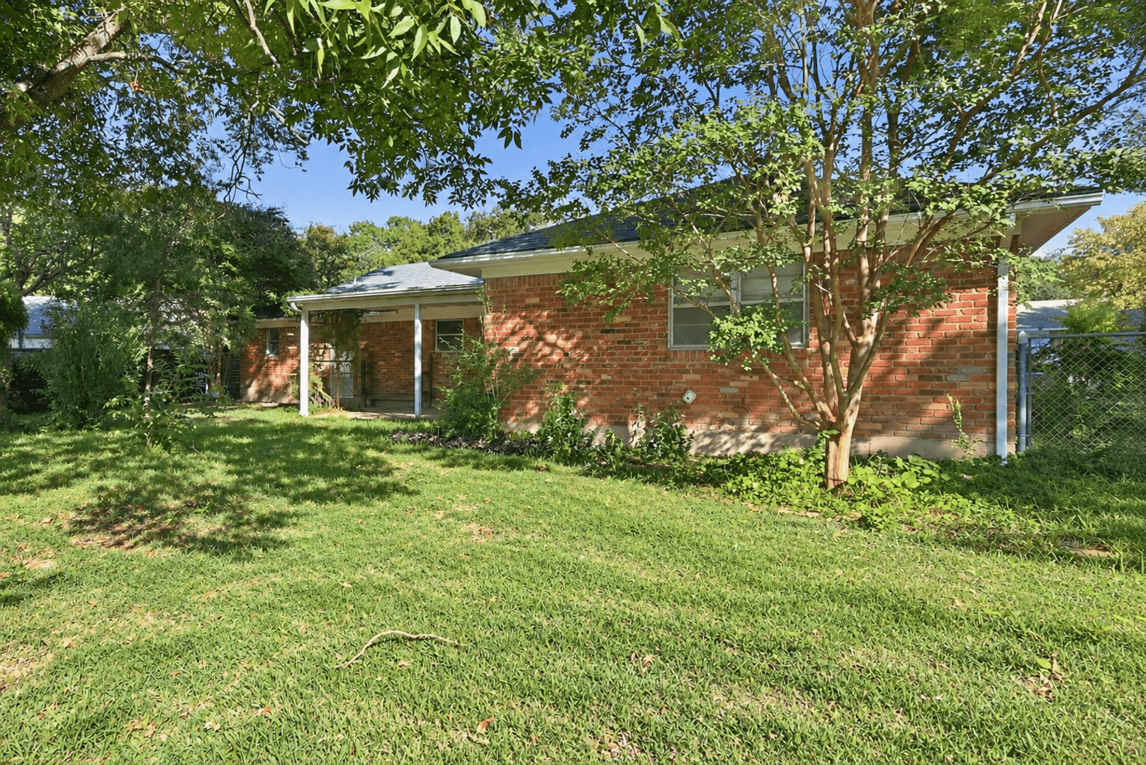 Fort Worth House: 3621 Winifred Dr