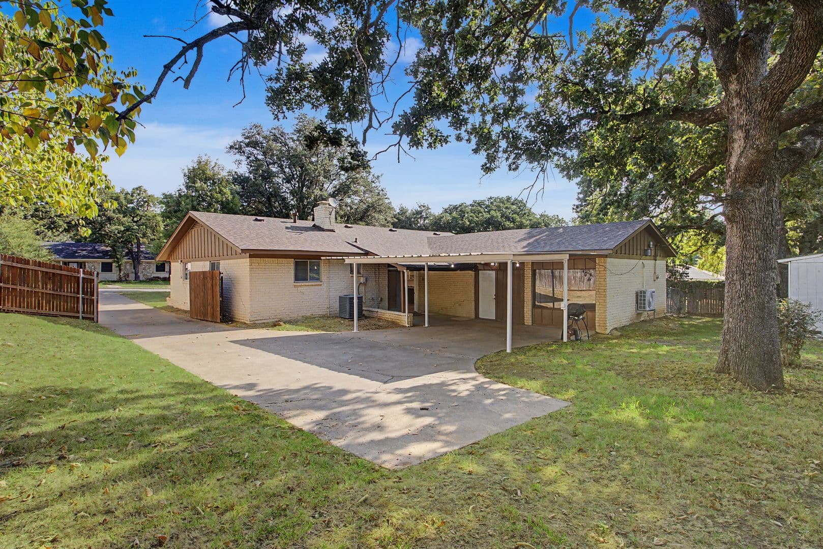 Fort Worth House: 7232 Monterrey Dr
