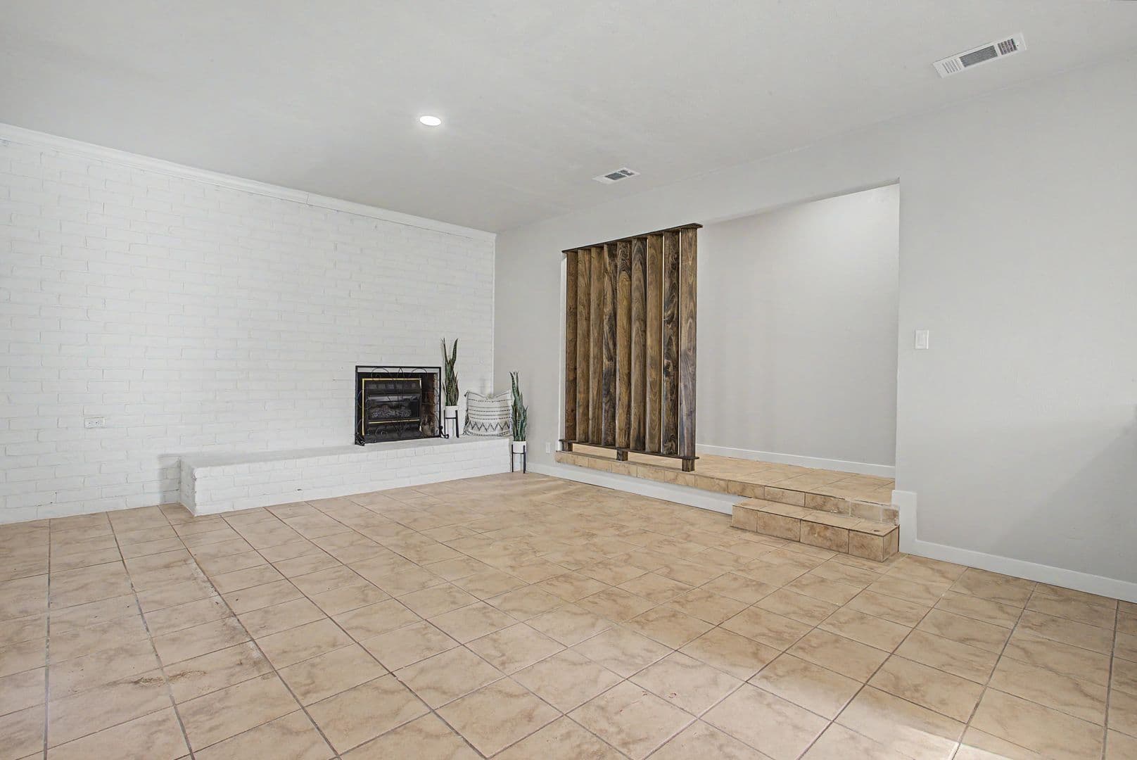 Fort Worth House: 7232 Monterrey Dr
