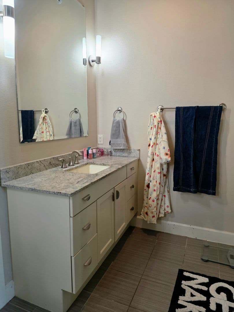 Fort Worth House: 2800 Sandage Ave. #206