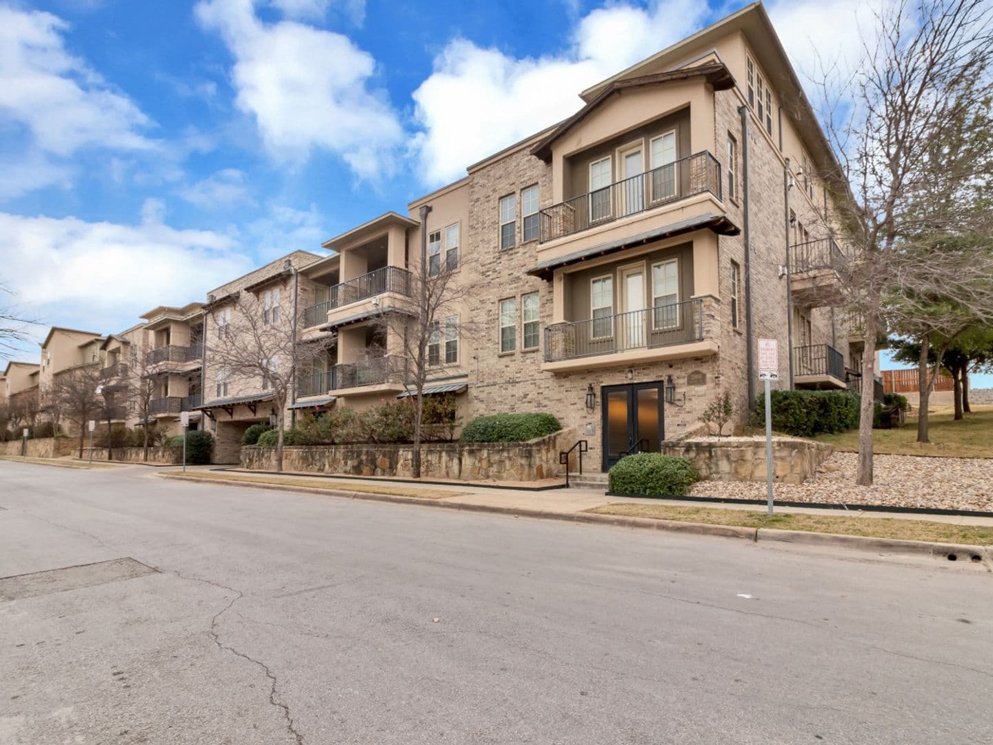 Fort Worth House: 2800 Sandage Ave. #206