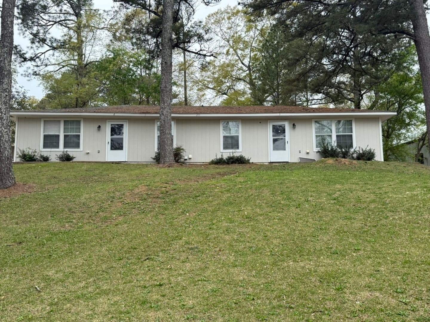 JACKSON Multiplex: 219 LAWRENCE RD - Apt 2