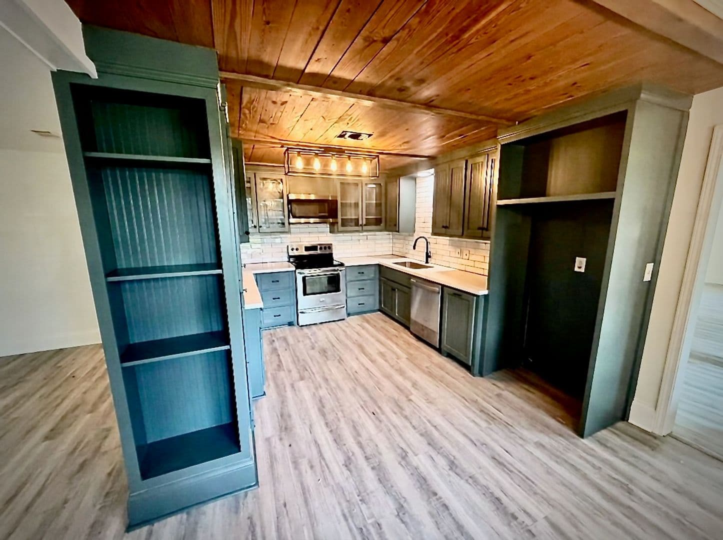 Madison House: 102 Channel Ln