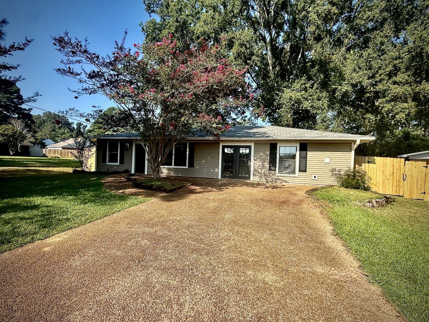 Madison House: 102 Channel Ln