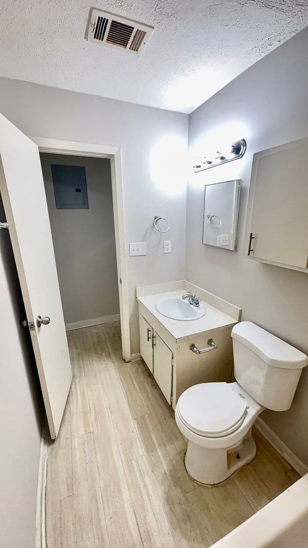 JACKSON Multiplex: 219 LAWRENCE RD - Apt 1
