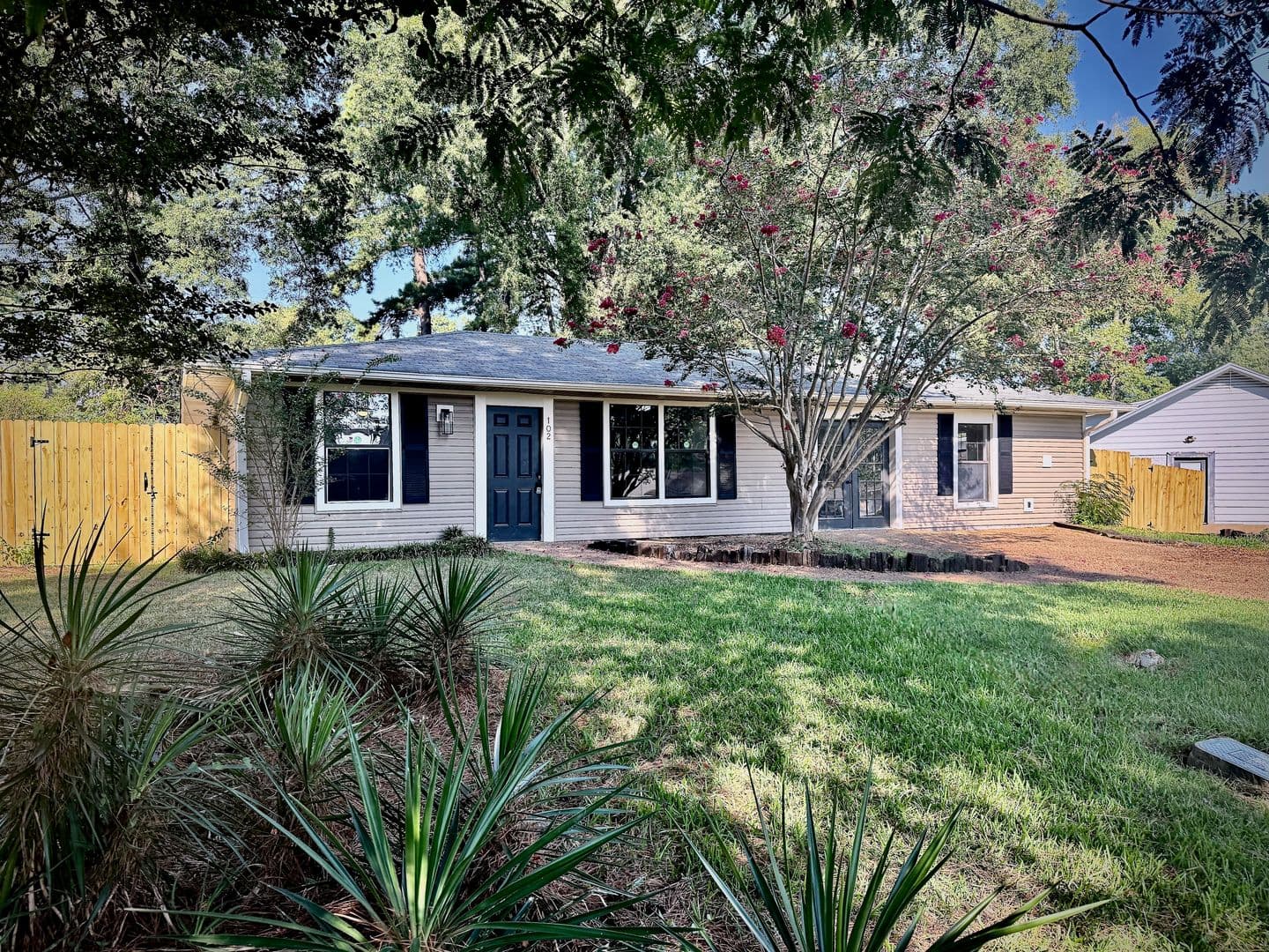 Madison House: 102 Channel Ln