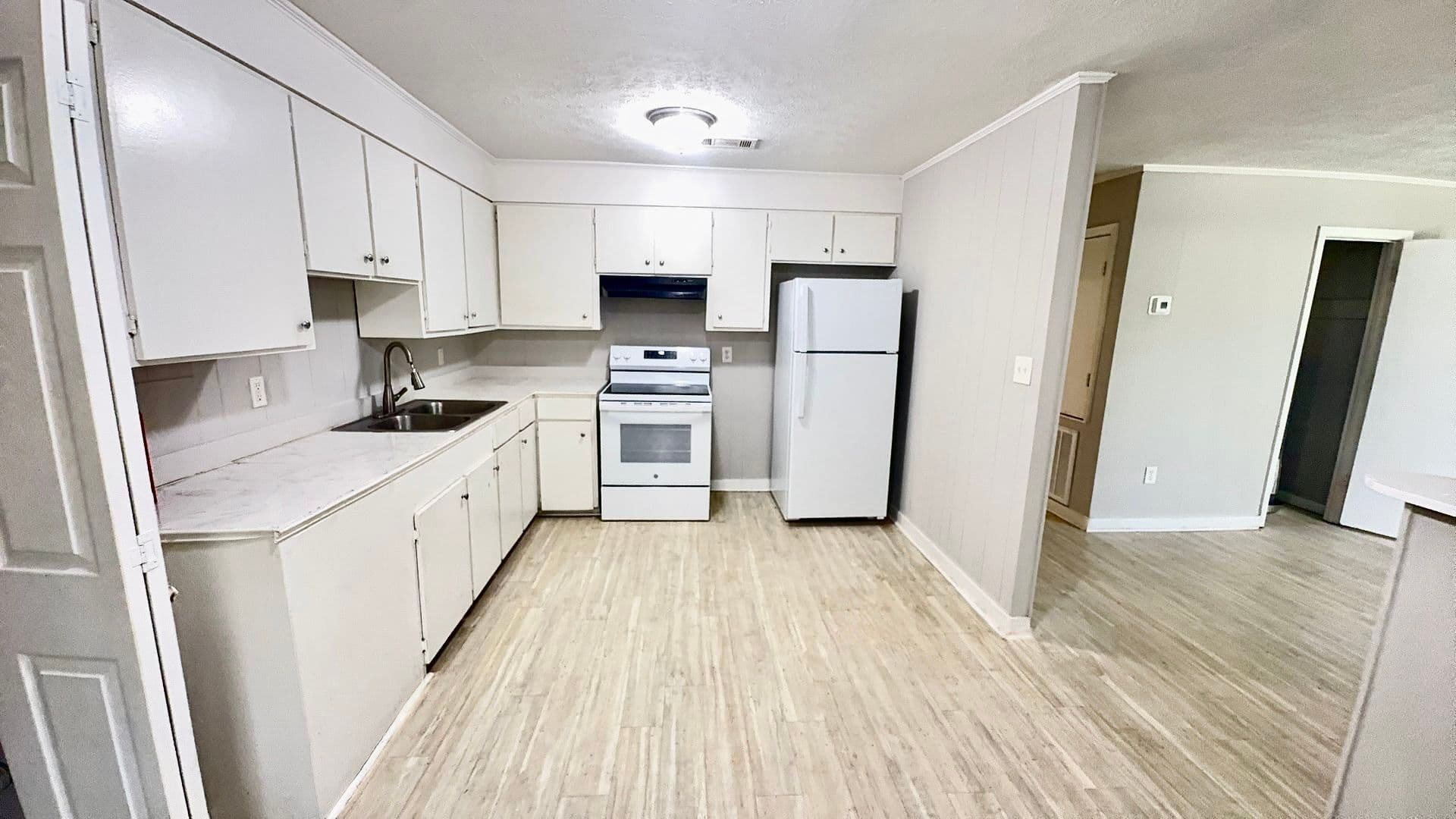 JACKSON Multiplex: 219 LAWRENCE RD - Apt 1
