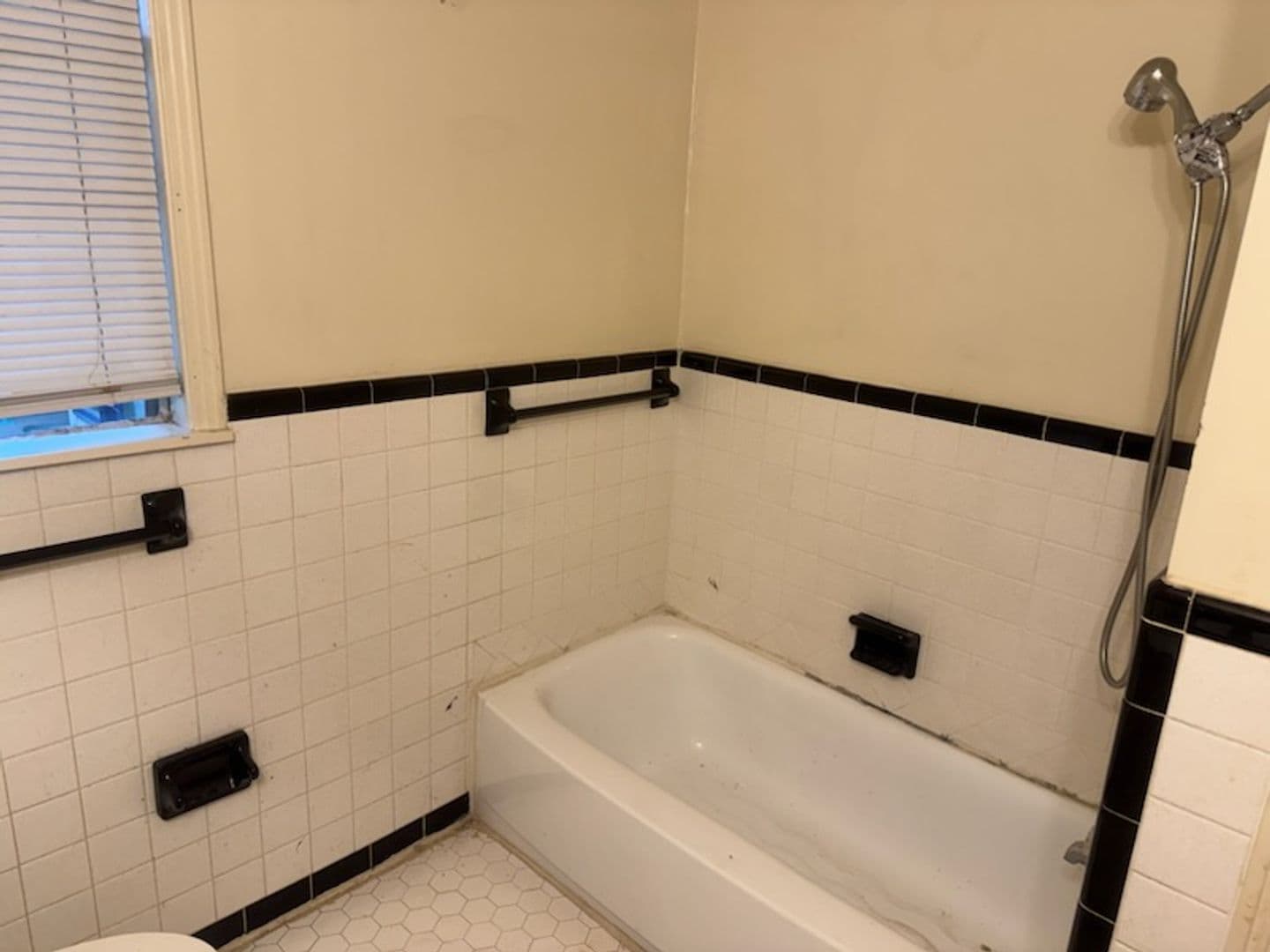 Jackson House: 247 Dona Ave