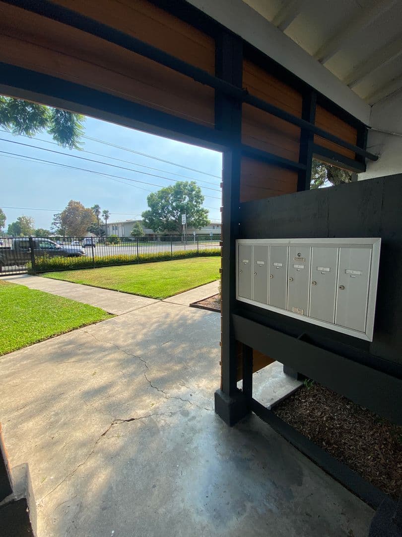 Arcadia Apartment: 521-523 E. Live Oak Avenue