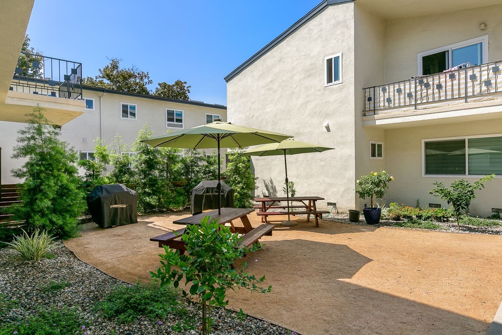 Pasadena Apartment: 285 N Oakland Ave.
