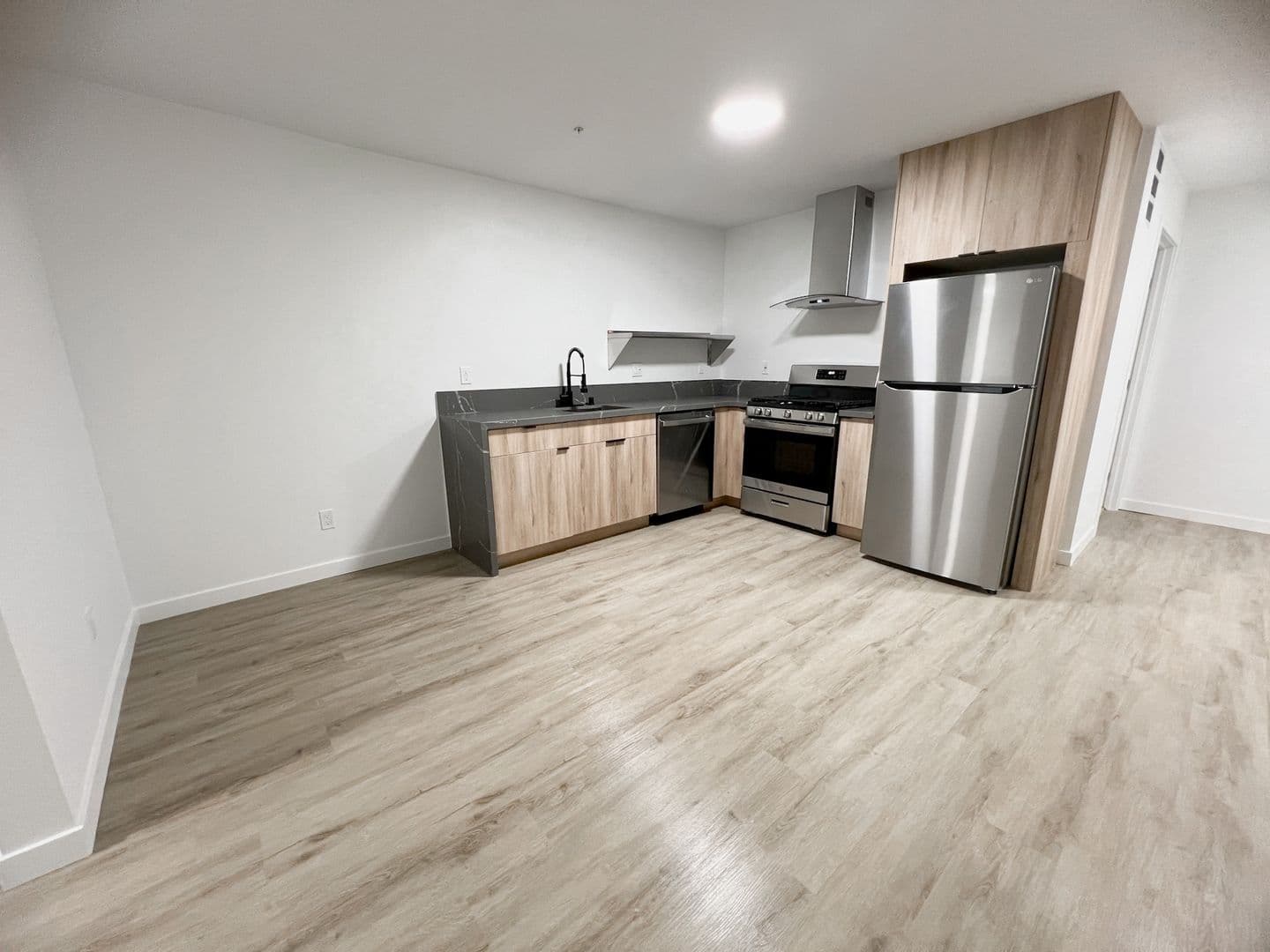 Pasadena Apartment: 1577 N Fair Oaks Avenue