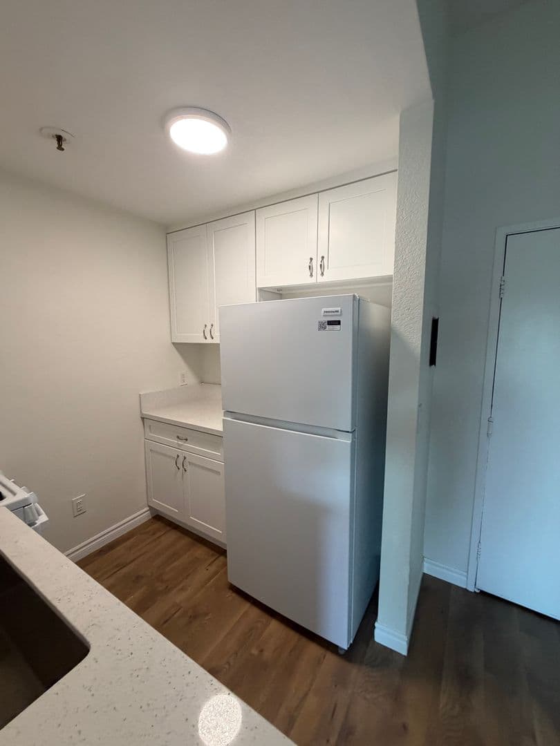 Pasadena Apartment: 839 N. Summit Ave