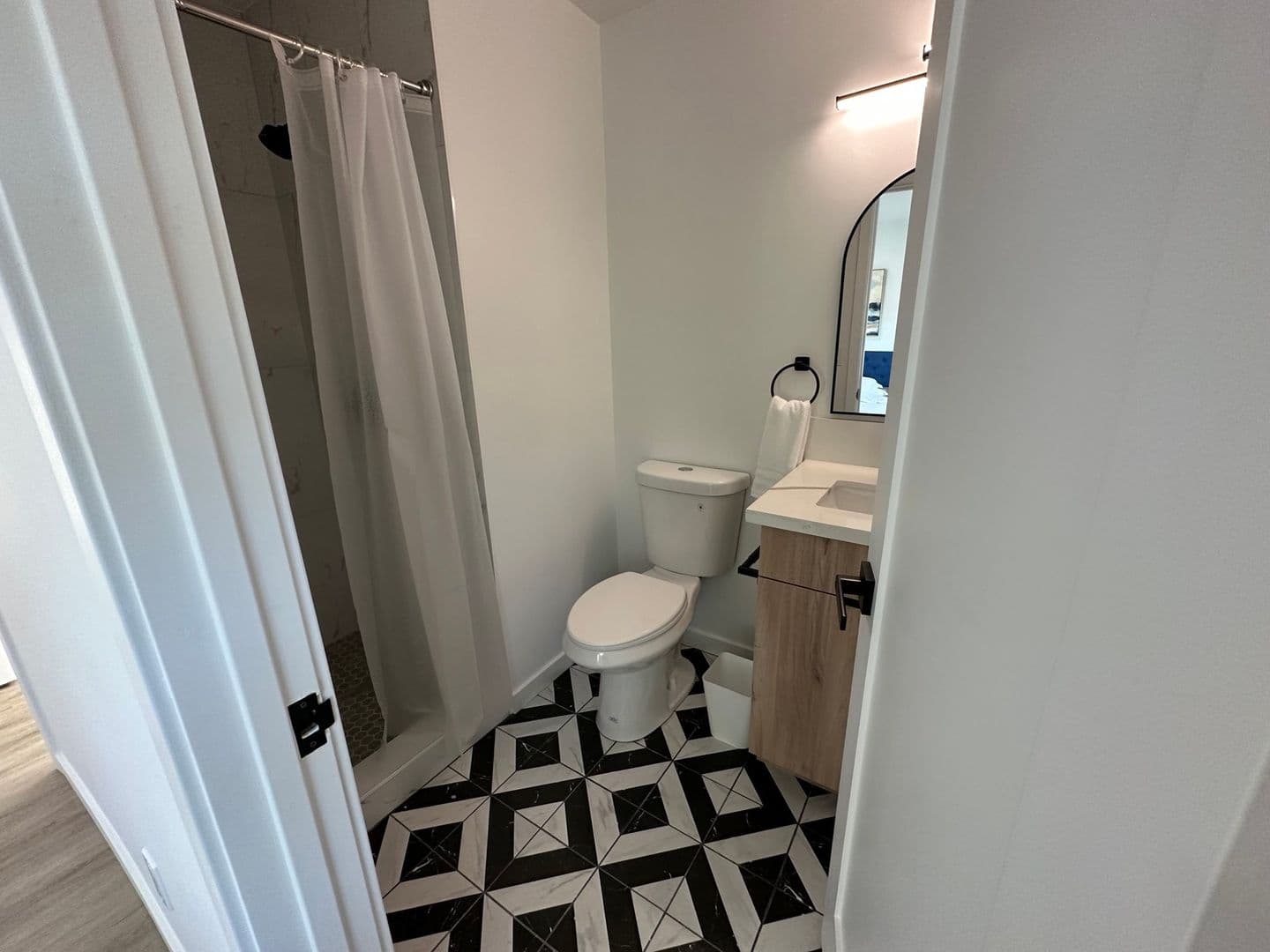 Pasadena Apartment: 1577 N Fair Oaks Avenue