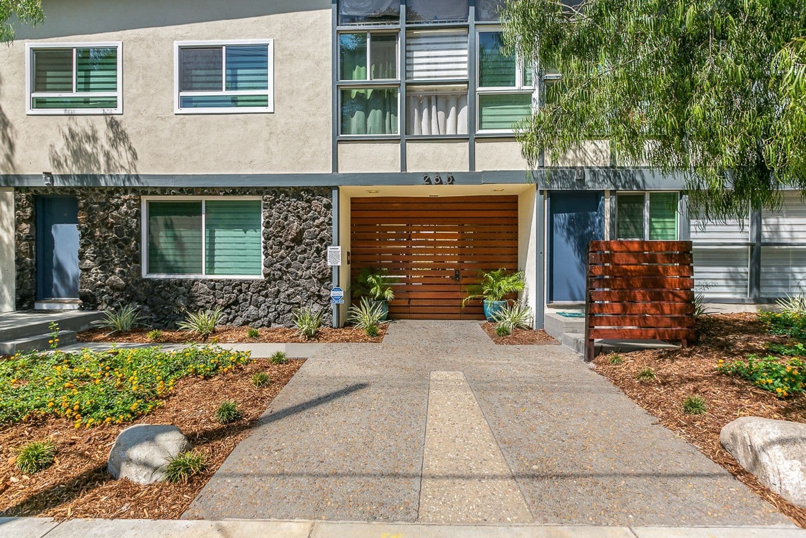 Pasadena Apartment: 285 N Oakland Ave.