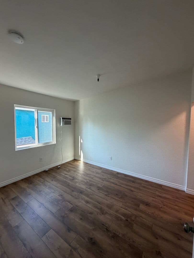 Pasadena Apartment: 839 N. Summit Ave