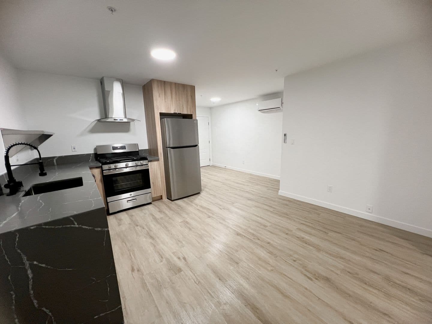 Pasadena Apartment: 1577 N Fair Oaks Avenue