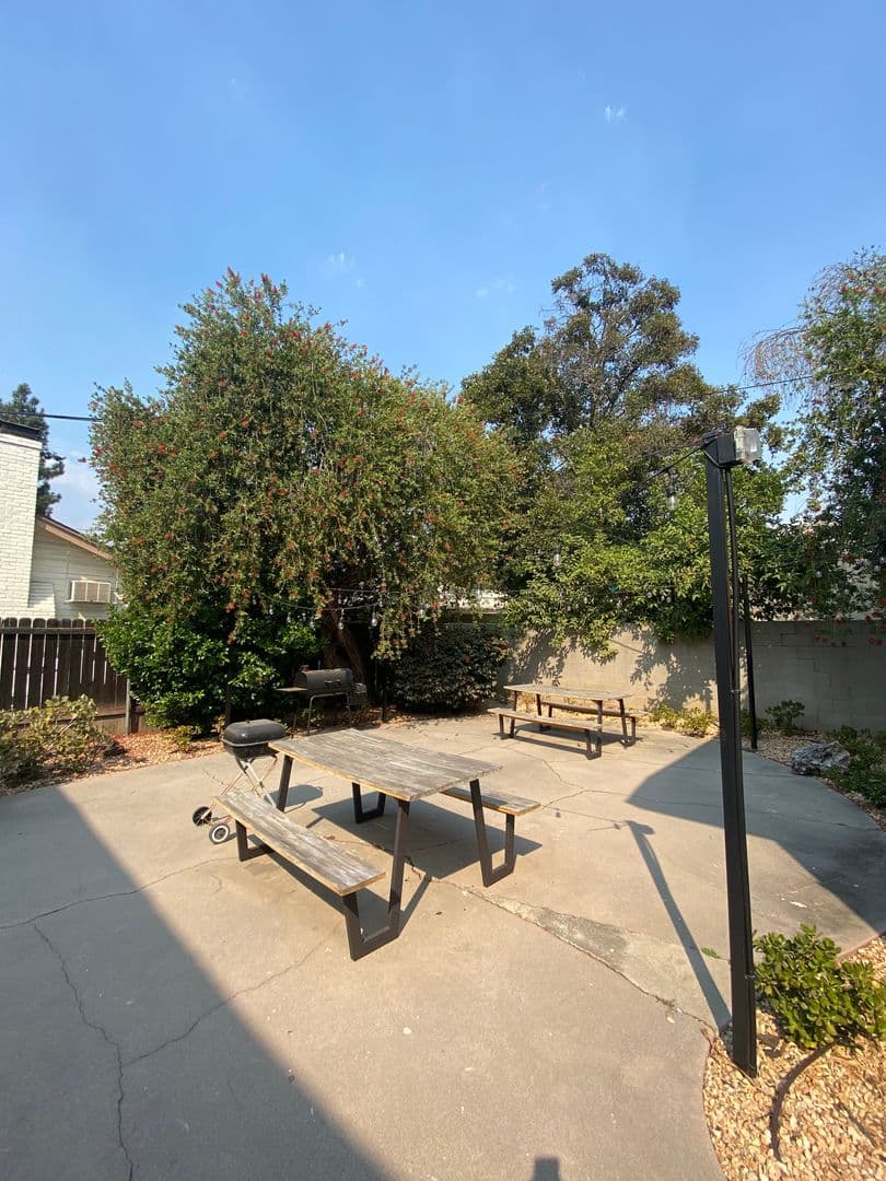 Arcadia Apartment: 521-523 E. Live Oak Avenue