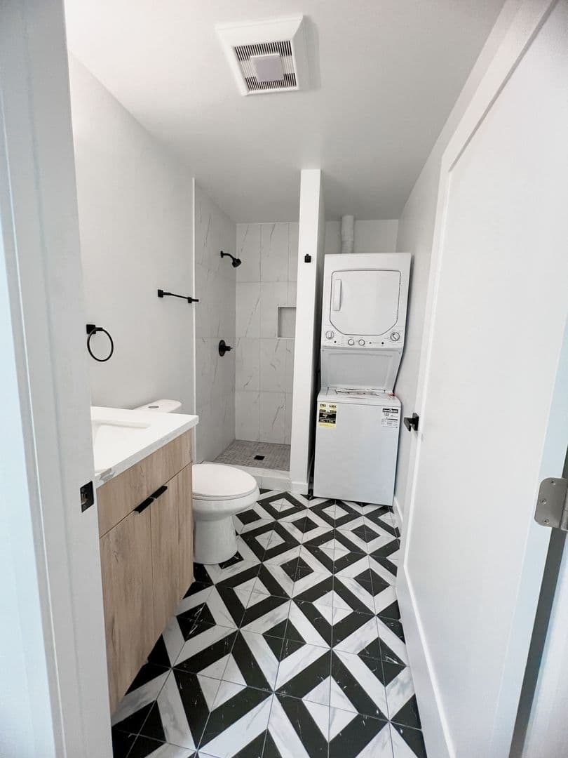Pasadena Apartment: 1577 N Fair Oaks Avenue