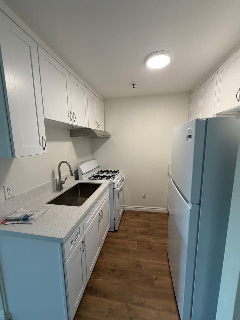 Pasadena Apartment: 839 N. Summit Ave