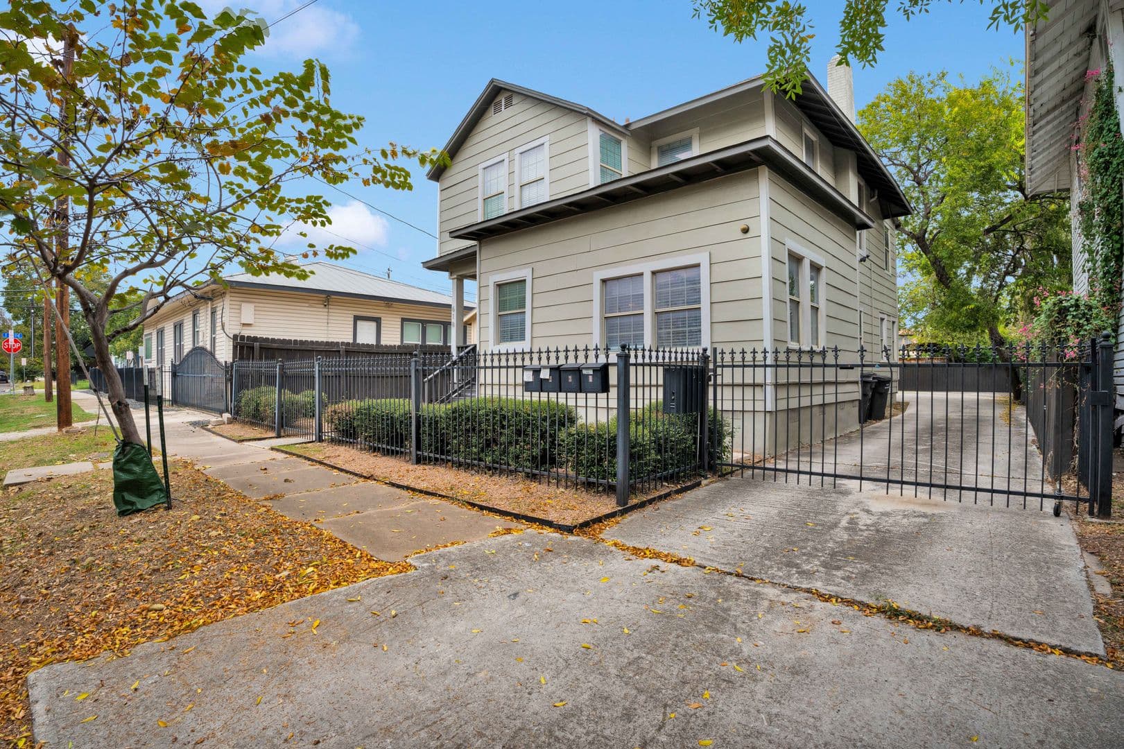 San Antonio Apartment: 618 Atlanta St