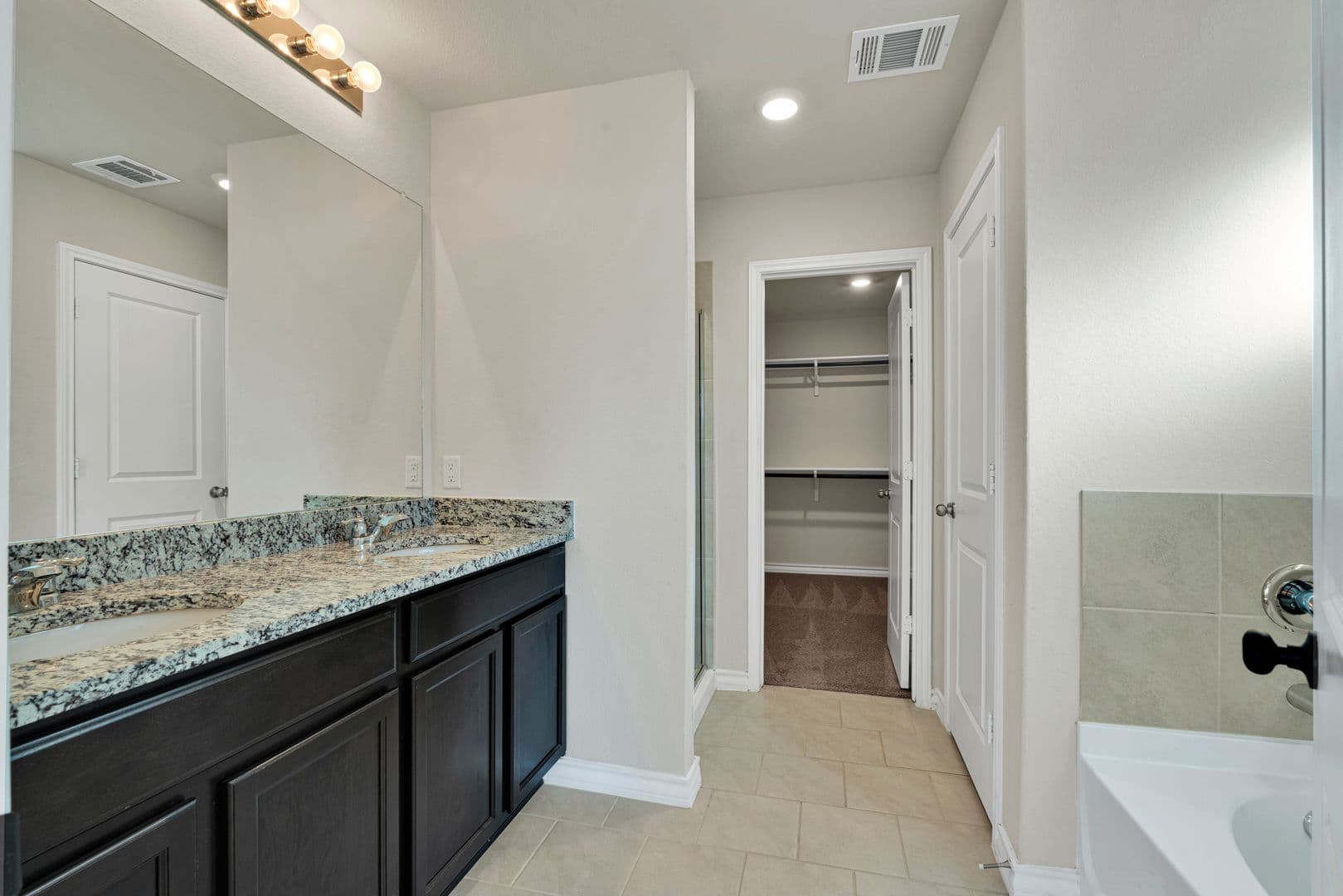 San Antonio House: 142 American Robin Way