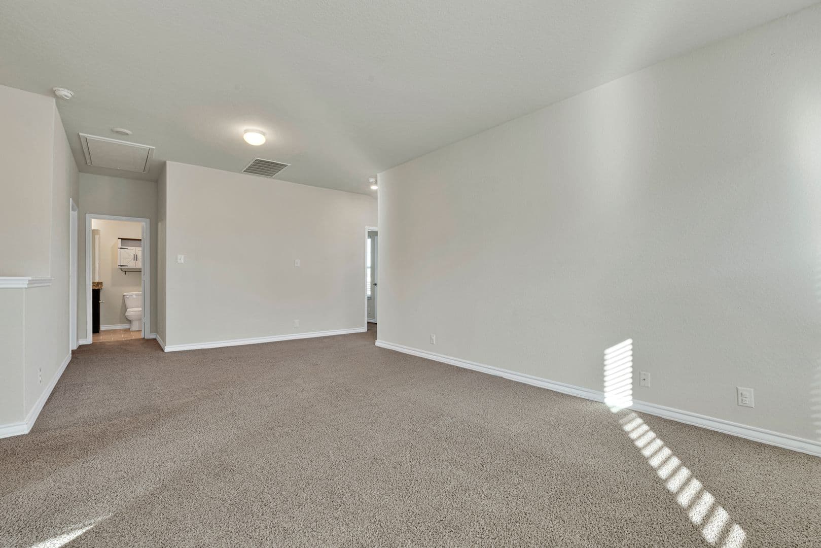 San Antonio House: 142 American Robin Way