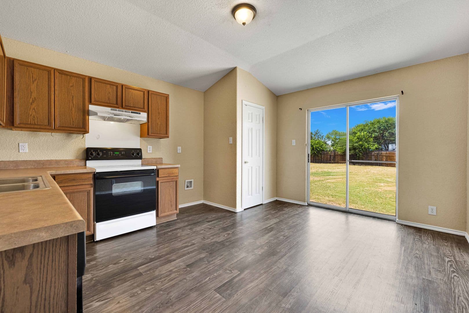 San Antonio House: 6019 Old Corral