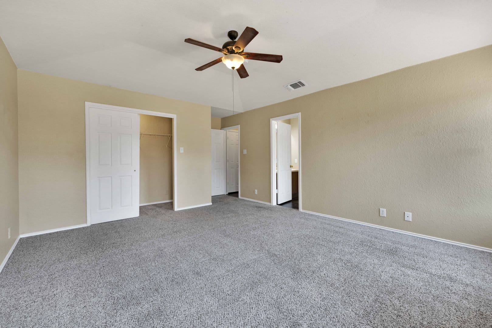 San Antonio House: 6019 Old Corral