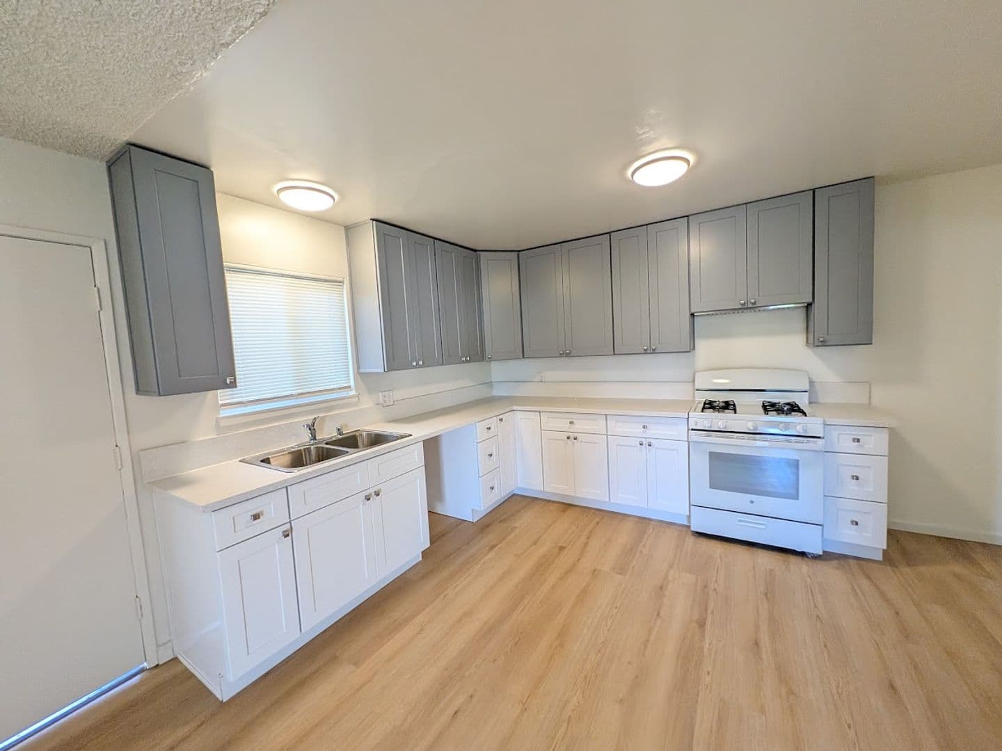 Bellflower Apartment: 8748 Cedar Street