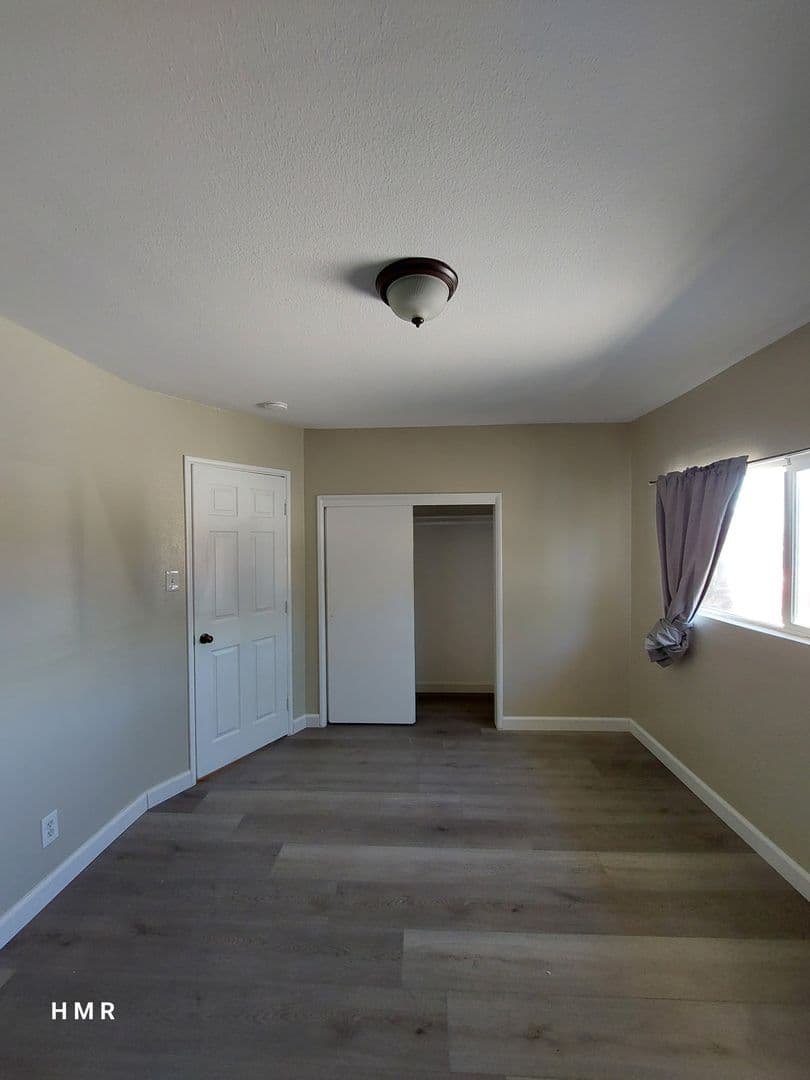 Montclair House: 5386 Kingsley St