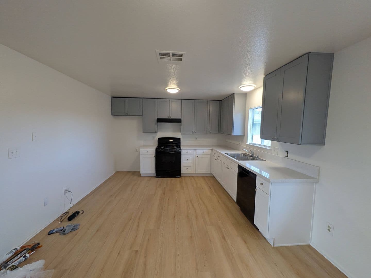 Bellflower Apartment: 9532 1/2 Cedar Street