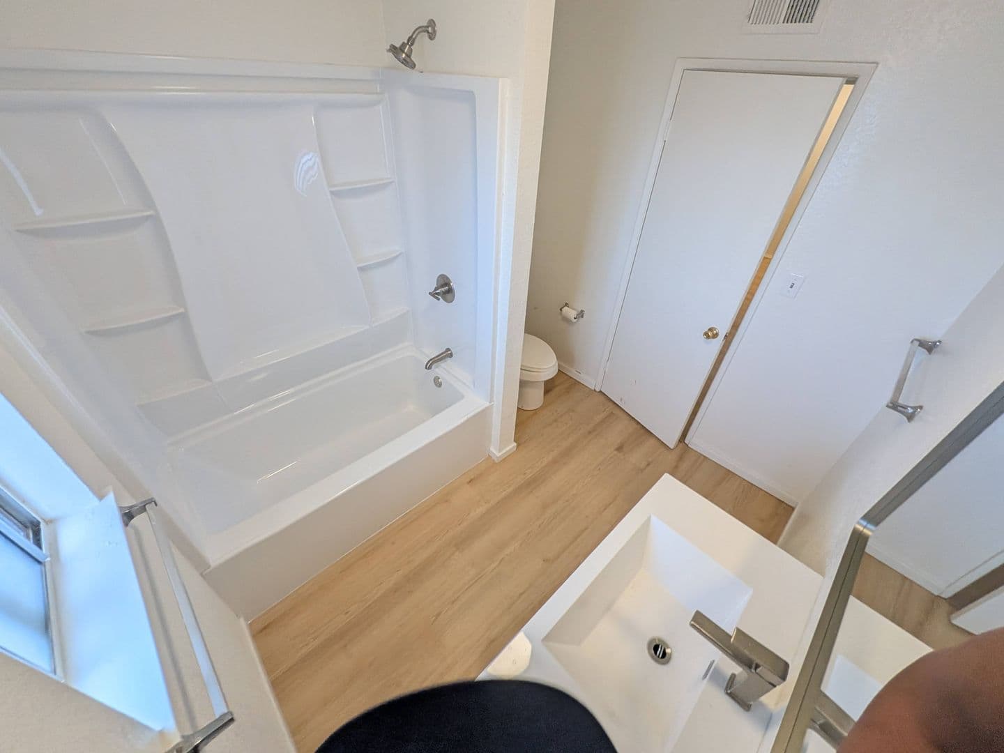 Bellflower Apartment: 9532 1/2 Cedar Street