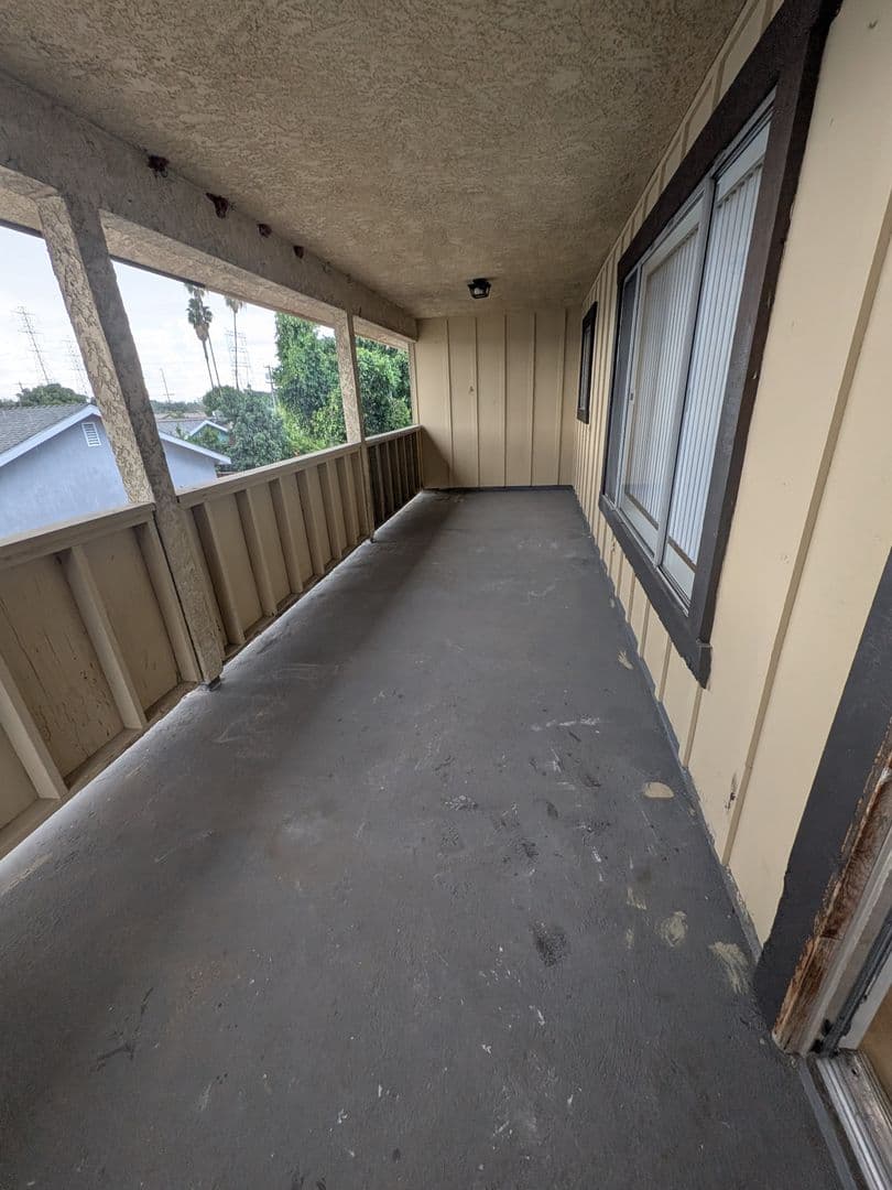 Bellflower Apartment: 9532 1/2 Cedar Street