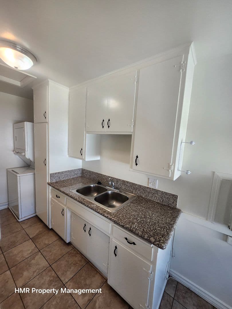 Pomona Condo: 521 1/2 San Francisco Ave