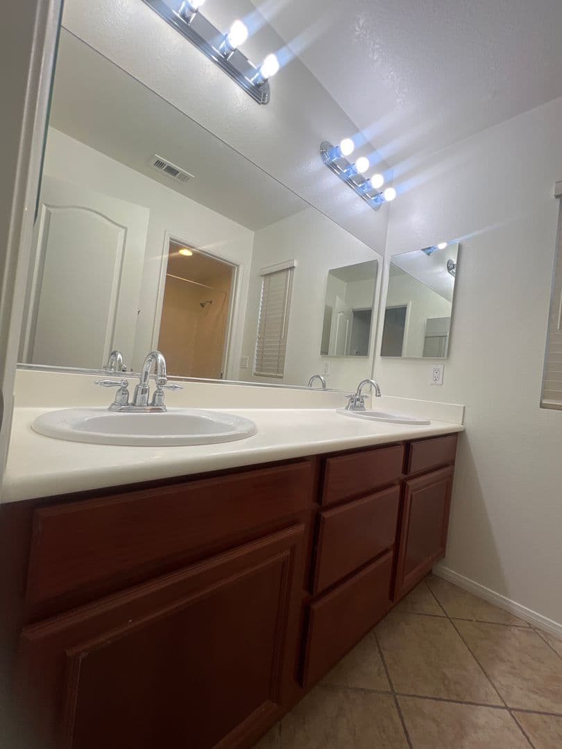 Chino Townhome: 7043 Piedmont St.