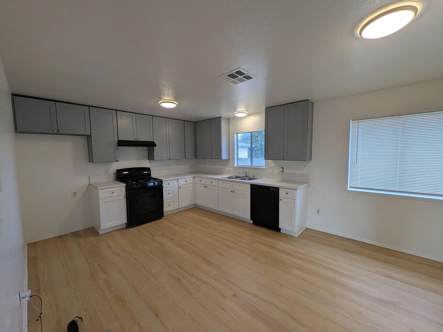 Bellflower Apartment: 9532 1/2 Cedar Street