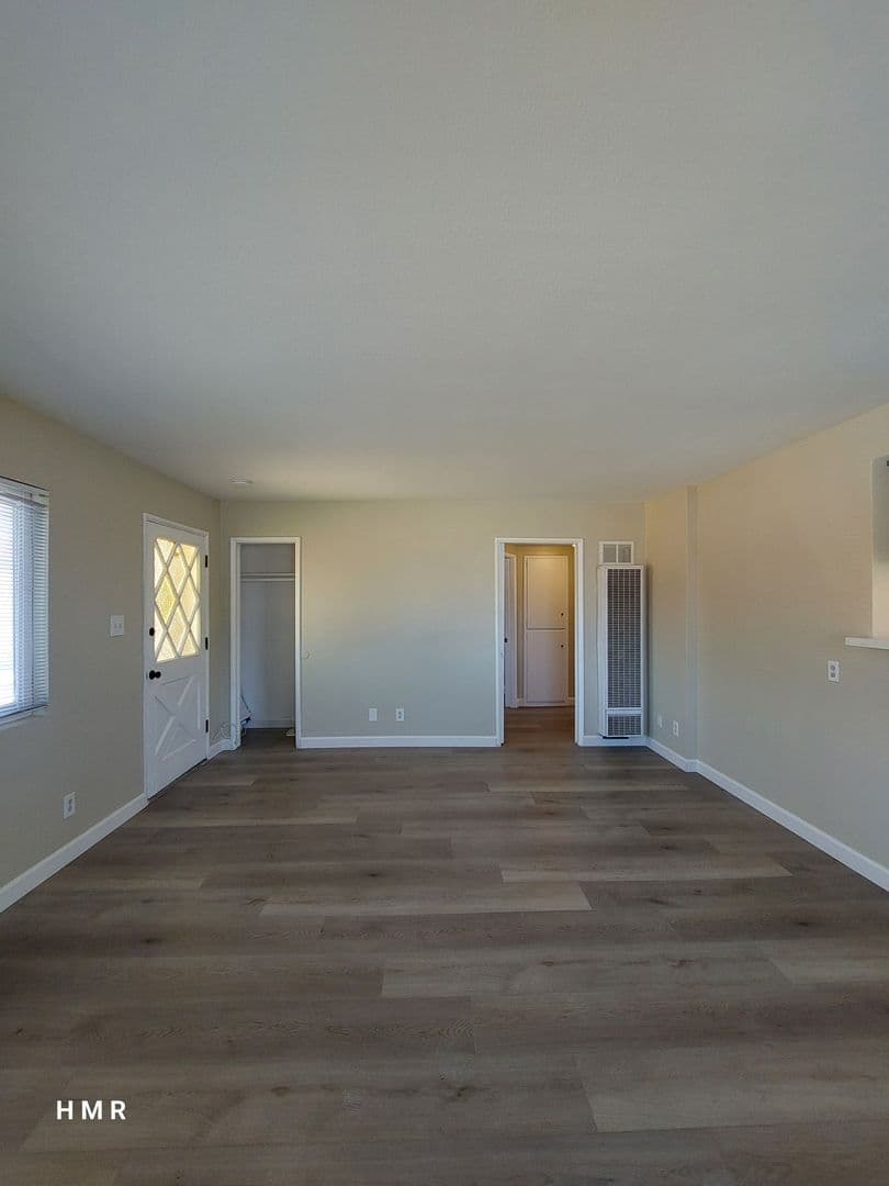 Montclair House: 5386 Kingsley St