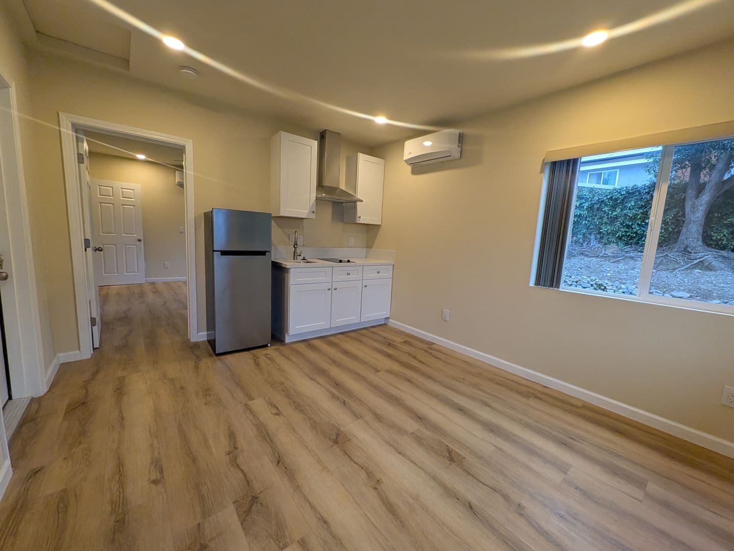 Claremont Apartment: 1938 N Mills Ave