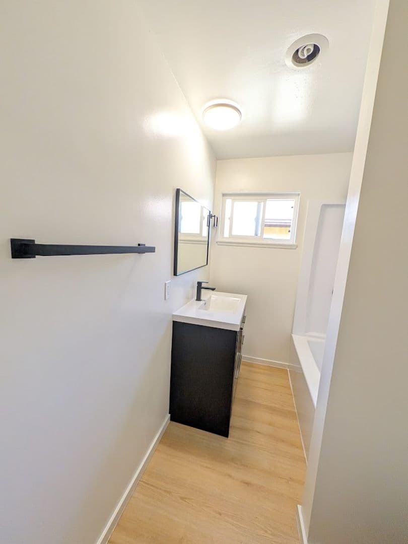Bellflower Apartment: 8748 Cedar Street