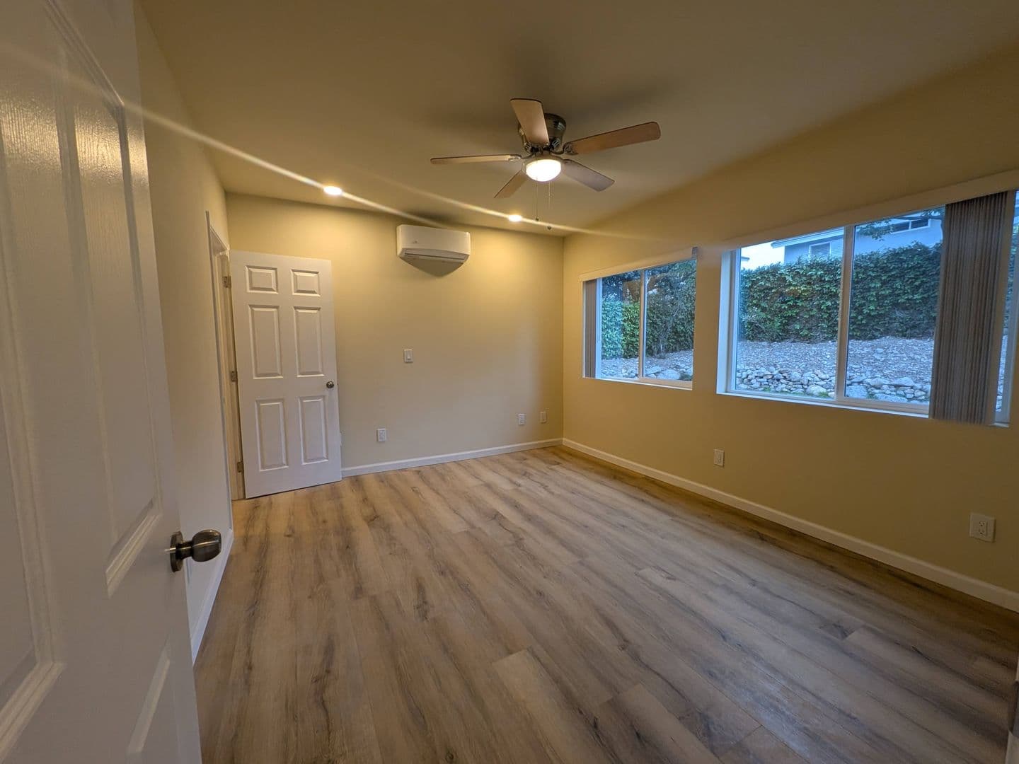 Claremont Apartment: 1938 N Mills Ave