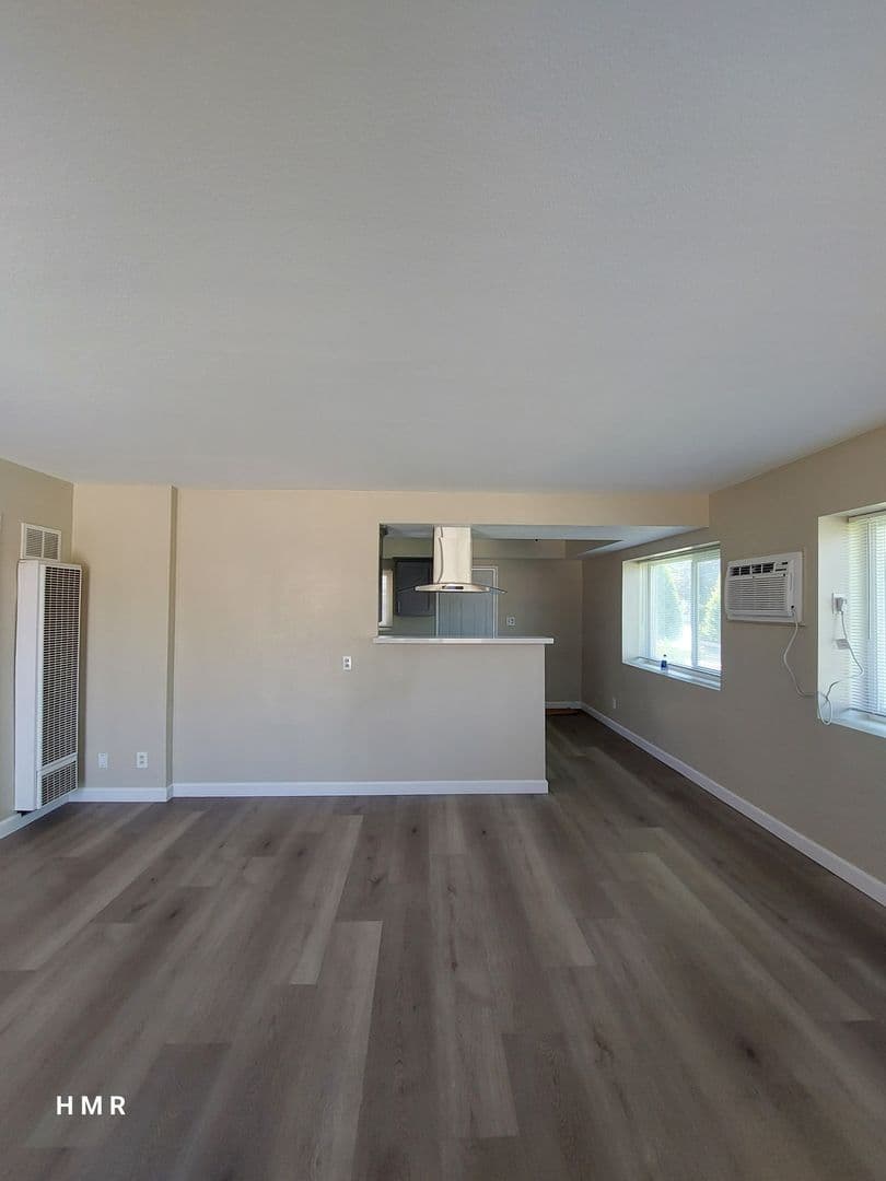 Montclair House: 5386 Kingsley St