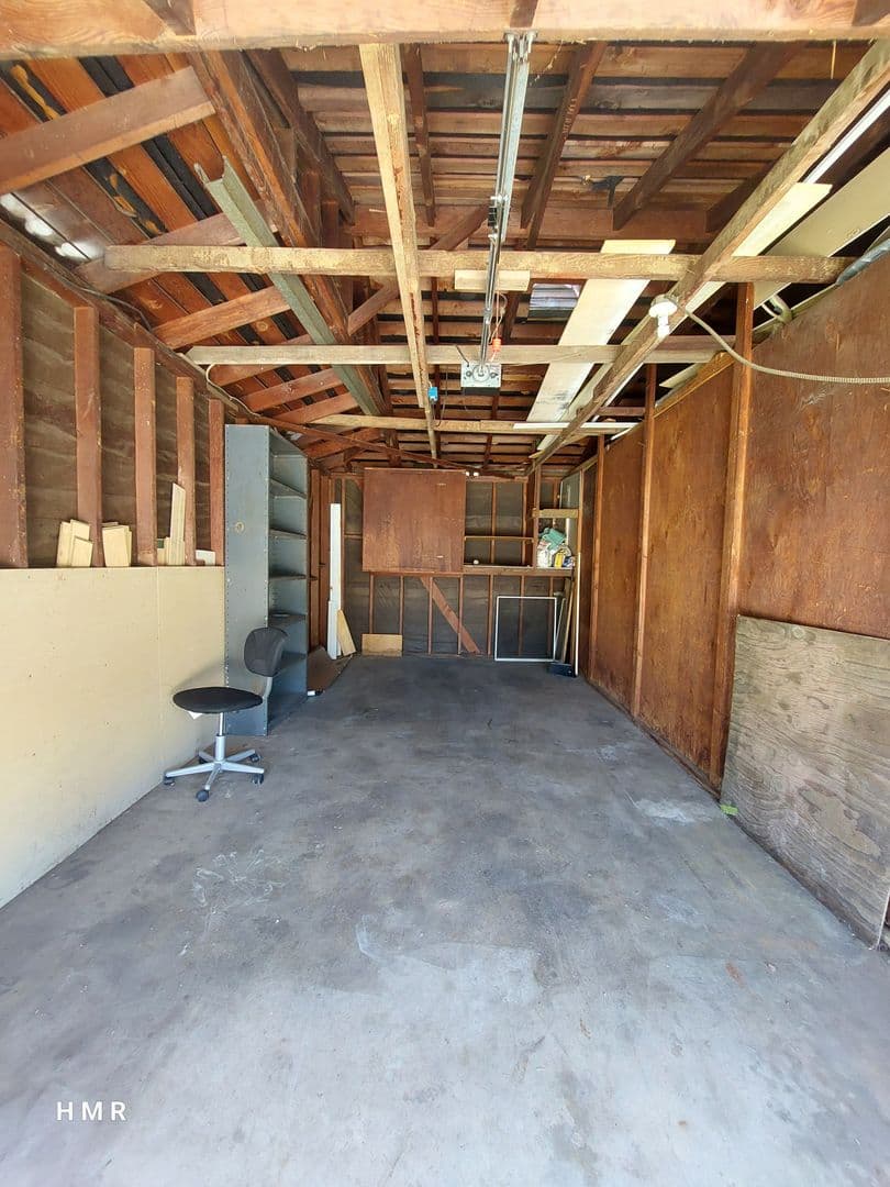 Montclair House: 5386 Kingsley St