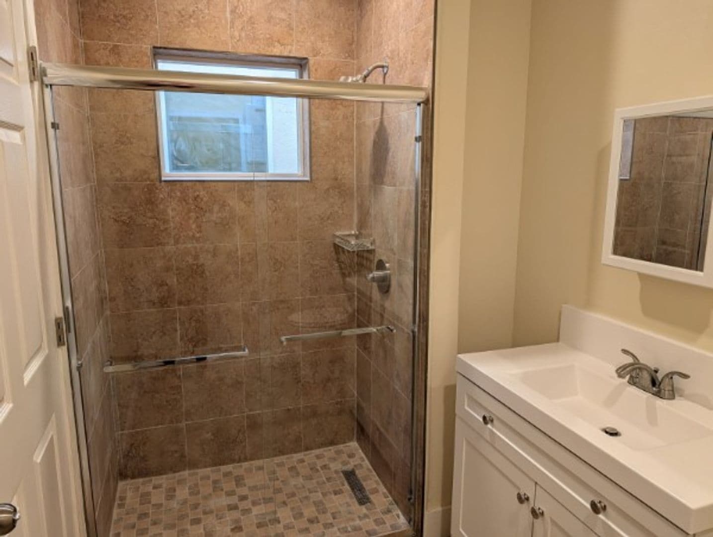 Claremont Apartment: 1938 N Mills Ave