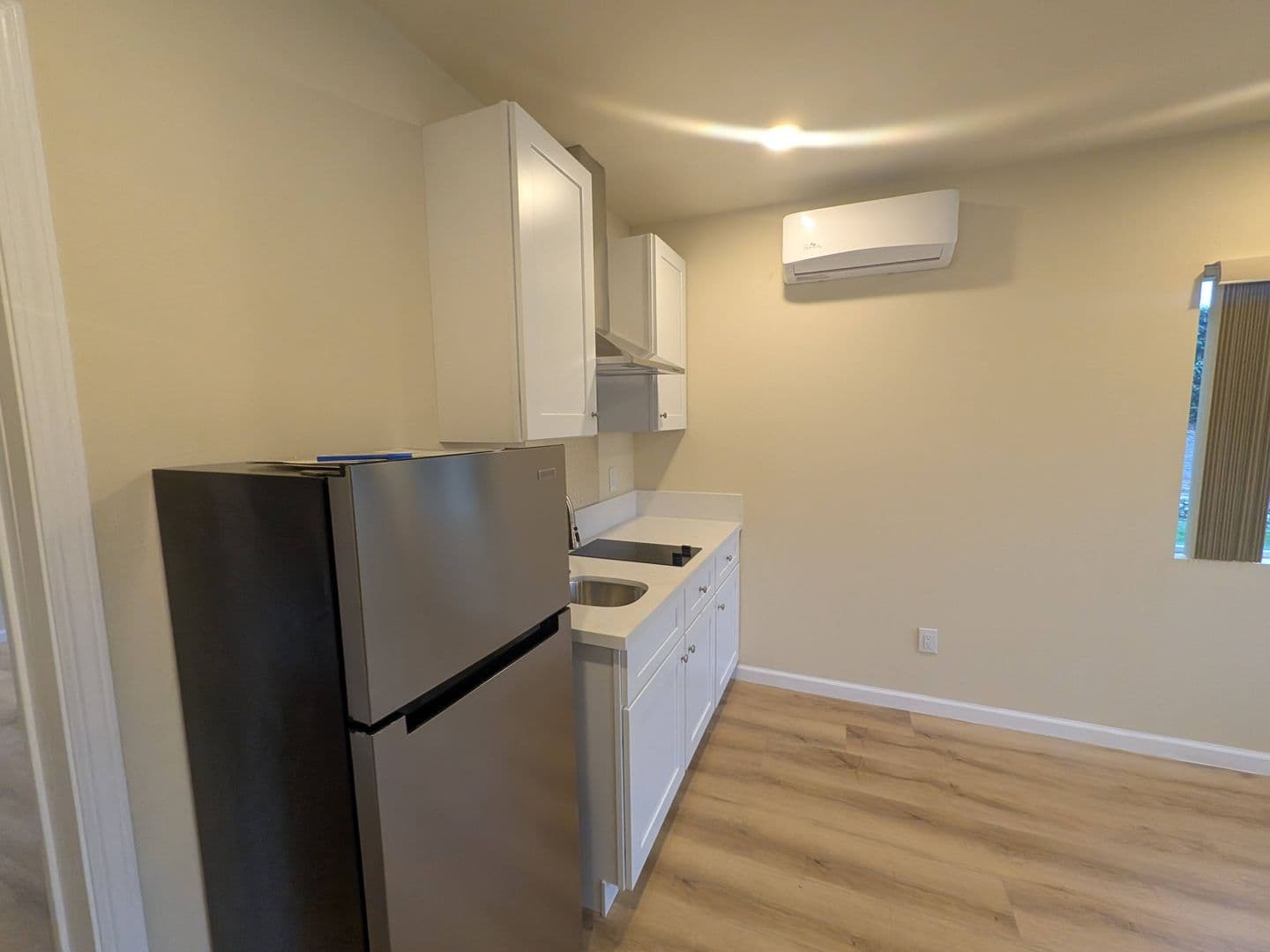 Claremont Apartment: 1938 N Mills Ave