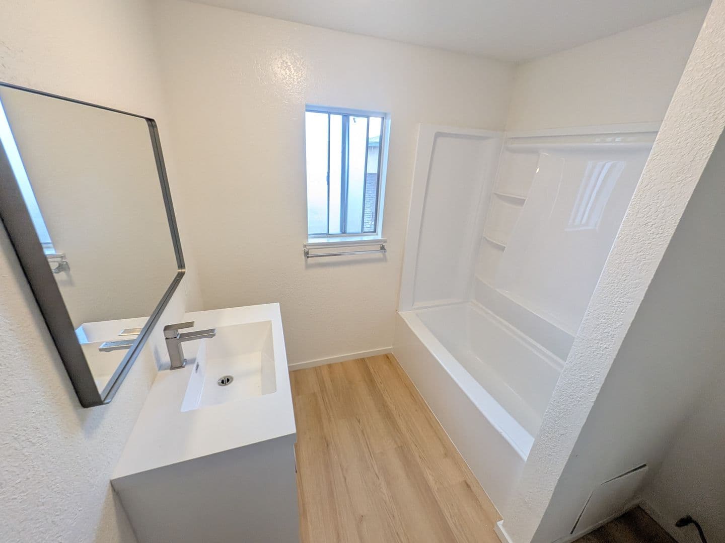Bellflower Apartment: 9532 1/2 Cedar Street