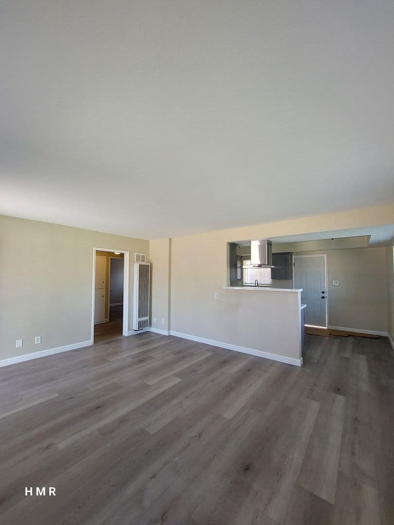 Montclair House: 5386 Kingsley St