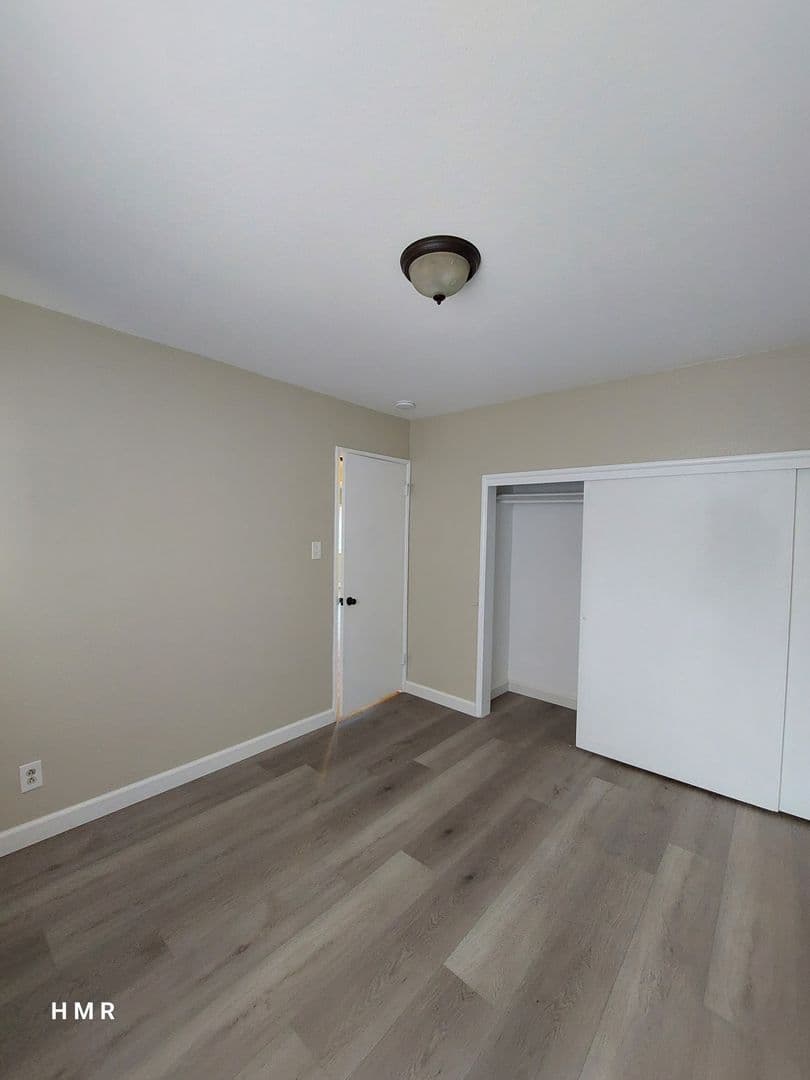 Montclair House: 5386 Kingsley St